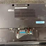 LOTE 090 - 01 NOTEBOOK MARCA DELL LATITUDE E7440. (NO ESTADO) ATENÇÃO! FAZER A VISITAÇÃO ANTES DE ARREMATAR, NÃO SABEMOS SE FUNCIONA. LEILÃO NÃO TEM GARANTIA E NEM DEVOLUÇÃO, SUJEITO A POSSÍVEIS AVARIAS VISÍVEIS/OCULTAS E/OU AUSÊNCIA DE COMPONENTES.