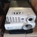 LOTE 127 - 03 PROJETORES MULTIMIDIA MARCAS E MODELOS DIVERSOS. (NO ESTADO) ATENÇÃO! FAZER A VISITAÇÃO ANTES DE ARREMATAR, NÃO SABEMOS SE FUNCIONA. LEILÃO NÃO TEM GARANTIA E NEM DEVOLUÇÃO, SUJEITO A POSSÍVEIS AVARIAS VISÍVEIS/OCULTAS E/OU AUSÊNCIA DE COMPONENTES.