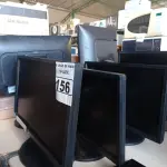 LOTE 156 - 06 MONITORES MARCAS E MODELOS DIVERSOS. (NO ESTADO) ATENÇÃO! FAZER A VISITAÇÃO ANTES DE ARREMATAR, NÃO SABEMOS SE FUNCIONA. LEILÃO NÃO TEM GARANTIA E NEM DEVOLUÇÃO, SUJEITO A POSSÍVEIS AVARIAS VISÍVEIS/OCULTAS E/OU AUSÊNCIA DE COMPONENTES.