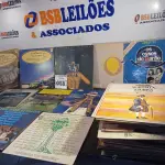 LOTE 058 - 01 LOTE COM VÁRIOS DISCOS DE VINIL. (NO ESTADO) ATENÇÃO! FAZER A VISITAÇÃO ANTES DE ARREMATAR, NÃO SABEMOS SE FUNCIONA. LEILÃO NÃO TEM GARANTIA E NEM DEVOLUÇÃO, SUJEITO A POSSÍVEIS AVARIAS VISÍVEIS/OCULTAS E/OU AUSÊNCIA DE COMPONENTES.