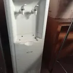 LOTE 108 - 01 BEBEDOURO PARA GARRAFÃO MARCA. (NO ESTADO) ATENÇÃO! FAZER A VISITAÇÃO ANTES DE ARREMATAR, NÃO SABEMOS SE FUNCIONA. LEILÃO NÃO TEM GARANTIA E NEM DEVOLUÇÃO, SUJEITO A POSSÍVEIS AVARIAS VISÍVEIS/OCULTAS E/OU AUSÊNCIA DE COMPONENTES.
