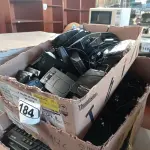 LOTE 184 - 01 LOTE COM VÁRIOS CABOS DE AÇO, TECLADOS PARA PC E APARELHOS HEADSET. (NO ESTADO) ATENÇÃO! FAZER A VISITAÇÃO ANTES DE ARREMATAR, NÃO SABEMOS SE FUNCIONA. LEILÃO NÃO TEM GARANTIA E NEM DEVOLUÇÃO, SUJEITO A POSSÍVEIS AVARIAS VISÍVEIS/OCULTAS E/OU AUSÊNCIA DE COMPONENTES.