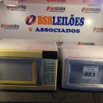 LOTE 053 - 02 MICRO-ONDAS MARCAS E MODELOS DIVERSOS. (NO ESTADO) ATENÇÃO! FAZER A VISITAÇÃO ANTES DE ARREMATAR, NÃO SABEMOS SE FUNCIONA. LEILÃO NÃO TEM GARANTIA E NEM DEVOLUÇÃO, SUJEITO A POSSÍVEIS AVARIAS VISÍVEIS/OCULTAS E/OU AUSÊNCIA DE COMPONENTES.