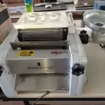 LOTE 159 - 01 MOEDOR DE CARNE 4X1. (NO ESTADO) ATENÇÃO! FAZER A VISITAÇÃO ANTES DE ARREMATAR, NÃO SABEMOS SE FUNCIONA. LEILÃO NÃO TEM GARANTIA E NEM DEVOLUÇÃO, SUJEITO A POSSÍVEIS AVARIAS VISÍVEIS/OCULTAS E/OU AUSÊNCIA DE COMPONENTES.