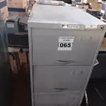 LOTE 065 - 01 ARQUIVO DE AÇO COM 04 GAVETAS. (NO ESTADO) ATENÇÃO! FAZER A VISITAÇÃO ANTES DE ARREMATAR, NÃO SABEMOS SE FUNCIONA. LEILÃO NÃO TEM GARANTIA E NEM DEVOLUÇÃO, SUJEITO A POSSÍVEIS AVARIAS VISÍVEIS/OCULTAS E/OU AUSÊNCIA DE COMPONENTES.