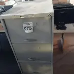LOTE 075 - 01 ARQUIVO DE AÇO COM 04 GAVETAS. (NO ESTADO) ATENÇÃO! FAZER A VISITAÇÃO ANTES DE ARREMATAR, NÃO SABEMOS SE FUNCIONA. LEILÃO NÃO TEM GARANTIA E NEM DEVOLUÇÃO, SUJEITO A POSSÍVEIS AVARIAS VISÍVEIS/OCULTAS E/OU AUSÊNCIA DE COMPONENTES.