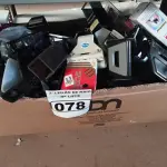 LOTE 078 - 01 LOTE COM PERFURADORES DE PAPEL E GRAMPEADORES MARCAS E MODELOS DIVERSOS. (NO ESTADO) ATENÇÃO! FAZER A VISITAÇÃO ANTES DE ARREMATAR, NÃO SABEMOS SE FUNCIONA. LEILÃO NÃO TEM GARANTIA E NEM DEVOLUÇÃO, SUJEITO A POSSÍVEIS AVARIAS VISÍVEIS/OCULTAS E/OU AUSÊNCIA DE COMPONENTES.