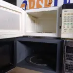 LOTE 003 - 02 MICRO-ONDAS MARCAS E MODELOS DIVERSOS. (NO ESTADO) ATENÇÃO! FAZER A VISITAÇÃO ANTES DE ARREMATAR, NÃO SABEMOS SE FUNCIONA. LEILÃO NÃO TEM GARANTIA E NEM DEVOLUÇÃO, SUJEITO A POSSÍVEIS AVARIAS VISÍVEIS/OCULTAS E/OU AUSÊNCIA DE COMPONENTES.