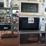 LOTE 118 - 03 MICRO-ONDAS MARCAS E MODELOS DIVERSOS. (NO ESTADO) ATENÇÃO! FAZER A VISITAÇÃO ANTES DE ARREMATAR, NÃO SABEMOS SE FUNCIONA. LEILÃO NÃO TEM GARANTIA E NEM DEVOLUÇÃO, SUJEITO A POSSÍVEIS AVARIAS VISÍVEIS/OCULTAS E/OU AUSÊNCIA DE COMPONENTES.