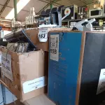 LOTE 163 - 01 LOTE COM CABOS DE AÇO, TECLADOS PARA PC E PERIFÉRICOS DIVERSOS. (NO ESTADO) ATENÇÃO! FAZER A VISITAÇÃO ANTES DE ARREMATAR, NÃO SABEMOS SE FUNCIONA. LEILÃO NÃO TEM GARANTIA E NEM DEVOLUÇÃO, SUJEITO A POSSÍVEIS AVARIAS VISÍVEIS/OCULTAS E/OU AUSÊNCIA DE COMPONENTES.