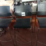 LOTE 092 - 03 BANQUETAS ALTAS COM ASSENTO E ENCOSTO DE PLÁSTICO E BASE CROMADA. (NO ESTADO) ATENÇÃO! FAZER A VISITAÇÃO ANTES DE ARREMATAR, NÃO SABEMOS SE FUNCIONA. LEILÃO NÃO TEM GARANTIA E NEM DEVOLUÇÃO, SUJEITO A POSSÍVEIS AVARIAS VISÍVEIS/OCULTAS E/OU AUSÊNCIA DE COMPONENTES.