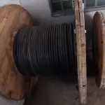 LOTE 107 - 01 CARRETEL COM CABO 150MM NA COR PRETA. (1KVA) COM 108 METROS (NO ESTADO) 