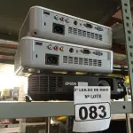LOTE 083 - 03 PROJETORES MULTIMIDIA MARCAS E MODELOS DIVERSOS. (NO ESTADO) ATENÇÃO! FAZER A VISITAÇÃO ANTES DE ARREMATAR, NÃO SABEMOS SE FUNCIONA. LEILÃO NÃO TEM GARANTIA E NEM DEVOLUÇÃO, SUJEITO A POSSÍVEIS AVARIAS VISÍVEIS/OCULTAS E/OU AUSÊNCIA DE COMPONENTES.
