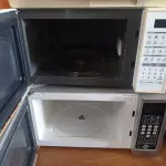 LOTE 118 - 03 MICRO-ONDAS MARCAS E MODELOS DIVERSOS. (NO ESTADO) ATENÇÃO! FAZER A VISITAÇÃO ANTES DE ARREMATAR, NÃO SABEMOS SE FUNCIONA. LEILÃO NÃO TEM GARANTIA E NEM DEVOLUÇÃO, SUJEITO A POSSÍVEIS AVARIAS VISÍVEIS/OCULTAS E/OU AUSÊNCIA DE COMPONENTES.