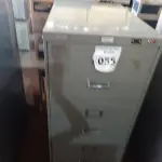 LOTE 055 - 01 ARQUIVO DE AÇO COM 04 GAVETAS. (NO ESTADO) ATENÇÃO! FAZER A VISITAÇÃO ANTES DE ARREMATAR, NÃO SABEMOS SE FUNCIONA. LEILÃO NÃO TEM GARANTIA E NEM DEVOLUÇÃO, SUJEITO A POSSÍVEIS AVARIAS VISÍVEIS/OCULTAS E/OU AUSÊNCIA DE COMPONENTES.
