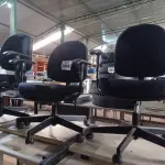 LOTE 383 - 03 CADEIRAS DE ESCRITÓRIO COM BASES GIRATÓRIAS MARCAS GIROFLEX. (NO ESTADO) ATENÇÃO! FAZER A VISITAÇÃO ANTES DE ARREMATAR, NÃO SABEMOS SE FUNCIONA. LEILÃO NÃO TEM GARANTIA E NEM DEVOLUÇÃO, SUJEITO A POSSÍVEIS AVARIAS VISÍVEIS/OCULTAS E/OU AUSÊNCIA DE COMPONENTES.