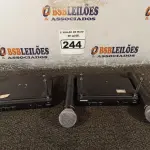 LOTE 244 - 02 BASES E 02 MICROFONES SEM FIO MARCAS SHURE. (NO ESTADO) ATENÇÃO! FAZER A VISITAÇÃO ANTES DE ARREMATAR, NÃO SABEMOS SE FUNCIONA. LEILÃO NÃO TEM GARANTIA E NEM DEVOLUÇÃO, SUJEITO A POSSÍVEIS AVARIAS VISÍVEIS/OCULTAS E/OU AUSÊNCIA DE COMPONENTES.