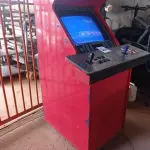 LOTE 340 - 01 MÁQUINA DE FLIPERAMA THE KING OF FIGHTERS. (NO ESTADO) ATENÇÃO! FAZER A VISITAÇÃO ANTES DE ARREMATAR, NÃO SABEMOS SE FUNCIONA. LEILÃO NÃO TEM GARANTIA E NEM DEVOLUÇÃO, SUJEITO A POSSÍVEIS AVARIAS VISÍVEIS/OCULTAS E/OU AUSÊNCIA DE COMPONENTES.