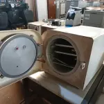 LOTE 391 - 01 AUTOCLAVE MARCA CRISTOFOLI MODELO VITALI21 220V.  (NO ESTADO) ATENÇÃO! FAZER A VISITAÇÃO ANTES DE ARREMATAR, NÃO SABEMOS SE FUNCIONA. LEILÃO NÃO TEM GARANTIA E NEM DEVOLUÇÃO, SUJEITO A POSSÍVEIS AVARIAS VISÍVEIS/OCULTAS E/OU AUSÊNCIA DE COMPONENTES.