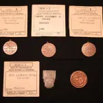 LOTE 010 - LOTE 10 – MEDALHAS - ESPORTE 	MEDALHA	OBSERVAÇÕES 1.		Centro Acadêmico do Paraná – Foot Baller. 1916. Gravador: José Peon.	Acobreada - envelope da Coleção Júlio Estrella Moreira 2.		Centro Acadêmico do Paraná – Foot Baller. 1916. Gravador: José Peon.	Acobreada - envelope da Coleção Júlio Estrella Moreira 3.		Centro Acadêmico do Paraná – Foot Baller. 1916. Gravador: José Peon.	Acobreada - envelope da Coleção Júlio Estrella Moreira 4.		Clube Atlético Independente – 1938 Gravador: Mueller	Prateada - envelope da Coleção Júlio Estrella Moreira 5.		6ª Campeonato Brasileiro de Foot Ball. 1928 Gravador: José Peon.	Acobreada