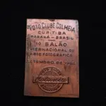 LOTE 014 - LOTE 14 – MEDALHAS – ALFREDO ANDERSEN 	MEDALHA	OBSERVAÇÕES 1.		1ª Exposição de Artistas Paranaenses no Rio de Janeiro. Sociedade de Amigos de Alfredo Andersen.1943. Gravador: José Peon	Bronze 2.		1ª Exposição de Artistas Paranaenses no Rio de Janeiro. Sociedade de Amigos de Alfredo Andersen.1943. Gravador: José Peon	Cobre 3.		1ª Exposição de Artistas Paranaenses no Rio de Janeiro. Sociedade de Amigos de Alfredo Andersen.1943. Gravador: José Peon	Prateada 4.		IV Salão Paranaense de Belas Artes. 1947. Homenagem a Alfredo Andersen (1860-1935). Gravador: José Peon	Cobre 5.		1° Salão Internacional de Arte Fotografica. Foto Clube Colméia. 1960. Gravadores: José Peon e José Tortatto.