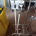LOTE 308 - 03 SUPORTES PARA SORO E 01 APOIO PARA BRAÇO. (NO ESTADO) ATENÇÃO! FAZER A VISITAÇÃO ANTES DE ARREMATAR, NÃO SABEMOS SE FUNCIONA. LEILÃO NÃO TEM GARANTIA E NEM DEVOLUÇÃO, SUJEITO A POSSÍVEIS AVARIAS VISÍVEIS/OCULTAS E/OU AUSÊNCIA DE COMPONENTES.