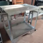 LOTE 324 - 02 CARRINHOS COM RODINHAS SENDO 01 DE LIMPEZA. (NO ESTADO) ATENÇÃO! FAZER A VISITAÇÃO ANTES DE ARREMATAR, NÃO SABEMOS SE FUNCIONA. LEILÃO NÃO TEM GARANTIA E NEM DEVOLUÇÃO, SUJEITO A POSSÍVEIS AVARIAS VISÍVEIS/OCULTAS E/OU AUSÊNCIA DE COMPONENTES.