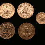 LOTE 039 - LOTE 39 – MOEDAS ESTADOS UNIDOS, PARAGUAI E URUGUAI 	MOEDA	OBSERVAÇÕES 1.		Quarter Dollar – (1965,1970, 1972 e 1980)	4 unidades 2.		One Dime – (1965)	1 unidade 3.		10 Guaranies – Alimentos para o mundo (1978 e 1986)	2 unidades 4.		10 Pesos (1968)	1 unidade