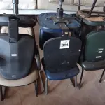 LOTE 314 - 06 CADEIRAS DE ESCRITÓRIO SENDO 02 COM BASE GIRATÓRIA. (NO ESTADO) ATENÇÃO! FAZER A VISITAÇÃO ANTES DE ARREMATAR, NÃO SABEMOS SE FUNCIONA. LEILÃO NÃO TEM GARANTIA E NEM DEVOLUÇÃO, SUJEITO A POSSÍVEIS AVARIAS VISÍVEIS/OCULTAS E/OU AUSÊNCIA DE COMPONENTES.