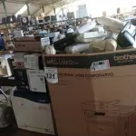 LOTE 331 - 01 CAIXA COM GRANDE QUANTIDADE DE APARELHOS DE TELEFONE E 01 IMPRESSORA MARCA XEROX PHASER 6500. (NO ESTADO) ATENÇÃO! FAZER A VISITAÇÃO ANTES DE ARREMATAR, NÃO SABEMOS SE FUNCIONA. LEILÃO NÃO TEM GARANTIA E NEM DEVOLUÇÃO, SUJEITO A POSSÍVEIS AVARIAS VISÍVEIS/OCULTAS E/OU AUSÊNCIA DE COMPONENTES.