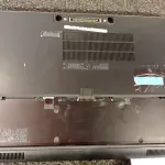 LOTE 210 - 01 NOTEBOOK MARCA DELL LATITUDE E7440. (NO ESTADO) ATENÇÃO! FAZER A VISITAÇÃO ANTES DE ARREMATAR, NÃO SABEMOS SE FUNCIONA. LEILÃO NÃO TEM GARANTIA E NEM DEVOLUÇÃO, SUJEITO A POSSÍVEIS AVARIAS VISÍVEIS/OCULTAS E/OU AUSÊNCIA DE COMPONENTES.