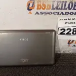 LOTE 228 - 01 TABLET MARCA KYROS. (NO ESTADO) ATENÇÃO! FAZER A VISITAÇÃO ANTES DE ARREMATAR, NÃO SABEMOS SE FUNCIONA. LEILÃO NÃO TEM GARANTIA E NEM DEVOLUÇÃO, SUJEITO A POSSÍVEIS AVARIAS VISÍVEIS/OCULTAS E/OU AUSÊNCIA DE COMPONENTES.