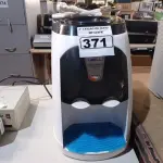 LOTE 371 - 01 BEBEDOURO PARA GARRAFÃO “REFRIGERADO” MARCA LIBELL 220V. (NO ESTADO) ATENÇÃO! FAZER A VISITAÇÃO ANTES DE ARREMATAR, NÃO SABEMOS SE FUNCIONA. LEILÃO NÃO TEM GARANTIA E NEM DEVOLUÇÃO, SUJEITO A POSSÍVEIS AVARIAS VISÍVEIS/OCULTAS E/OU AUSÊNCIA DE COMPONENTES.