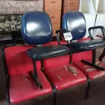 LOTE 316 - 02 LONGARINAS SENDO 01 DE 02 LUGARES. (NO ESTADO) ATENÇÃO! FAZER A VISITAÇÃO ANTES DE ARREMATAR, NÃO SABEMOS SE FUNCIONA. LEILÃO NÃO TEM GARANTIA E NEM DEVOLUÇÃO, SUJEITO A POSSÍVEIS AVARIAS VISÍVEIS/OCULTAS E/OU AUSÊNCIA DE COMPONENTES.