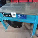 LOTE 320 - 01 CINTADORA DE CAIXAS. (NO ESTADO) ATENÇÃO! FAZER A VISITAÇÃO ANTES DE ARREMATAR, NÃO SABEMOS SE FUNCIONA. LEILÃO NÃO TEM GARANTIA E NEM DEVOLUÇÃO, SUJEITO A POSSÍVEIS AVARIAS VISÍVEIS/OCULTAS E/OU AUSÊNCIA DE COMPONENTES.