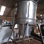 LOTE 334 - 01 DESCASCADOR DE BATATAS E 01 ESPUMADEIRA. (NO ESTADO) ATENÇÃO! FAZER A VISITAÇÃO ANTES DE ARREMATAR, NÃO SABEMOS SE FUNCIONA. LEILÃO NÃO TEM GARANTIA E NEM DEVOLUÇÃO, SUJEITO A POSSÍVEIS AVARIAS VISÍVEIS/OCULTAS E/OU AUSÊNCIA DE COMPONENTES.