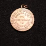 LOTE 013 - LOTE 13 – MEDALHAS – DIA DO PARANÁ 	MEDALHA	OBSERVAÇÕES 1.		Dia do Paraná. Associação Paranaense de Imprensa. 1932. Gravador: José Peon	Prateada 2.		Comemoração do Dia do Paraná. Ass. Paranaense de Imprensa. 1931. Gravador: José Peon	Dourada - envelope da Coleção Júlio Estrella Moreira 3.		Comemoração do Dia do Paraná. Ass. Paranaense de Imprensa. 1931. Gravador: José Peon	Dourada 4.		Comemoração do Dia do Paraná. Ass. Paranaense de Imprensa. 1931. Gravador: José Peon	Dourada 5.		Comemoração do Dia do Paraná. Ass. Paranaense de Imprensa. 1931. Gravador: José Peon	Dourada