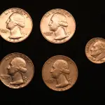 LOTE 039 - LOTE 39 – MOEDAS ESTADOS UNIDOS, PARAGUAI E URUGUAI 	MOEDA	OBSERVAÇÕES 1.		Quarter Dollar – (1965,1970, 1972 e 1980)	4 unidades 2.		One Dime – (1965)	1 unidade 3.		10 Guaranies – Alimentos para o mundo (1978 e 1986)	2 unidades 4.		10 Pesos (1968)	1 unidade