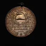 LOTE 015 - LOTE 15 – MEDALHAS CIVICAS MILITARES 	MEDALHA	OBSERVAÇÕES 1.		União Cívica Paranaense – 1916.Gravadores: Jose Peon e Fernandez	Acobreada 2.		União Cívica Paranaense – 1916.Gravadores: Jose Peon e Fernandez	Dourada – prova de cunho 3.		Revolução de 05 de outubro de 1930. Gravador: José Peon.	Prateada - envelope da Coleção Júlio Estrella Moreira 4.		Corrida do Facho Militar – 5 ª Região Militar. 1948.Gravador: José Peon	Acobreada 5.		Corrida do Facho Militar – 5 ª Região Militar. 1948.Gravador: José Peon	Acobreada 6.		Libertadores da Nação. Revolução de 1930. Gravador: Eduardo Mueller	Reveso Liso 7.		Cinquentenário da República – Tiro de Guerra Rio Branco. 1939. Gravador: Frederico Tod.	Prateada 8.		Corrida do Facho Militar – 5 ª Região Militar. 1943.Gravador: José Peon	Acobreada 9.		Corrida do Facho Militar – 5 ª Região Militar. 1960.	Acobreada 10.		1° Centenário da Policia Militar do Paraná. 1954.Gravadores Peon e Tortatto	Oxidada