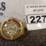 LOTE 227 - 01 RELÓGIO DE PULSO ANALÓGICO. (NO ESTADO) ATENÇÃO! FAZER A VISITAÇÃO ANTES DE ARREMATAR, NÃO SABEMOS SE FUNCIONA. LEILÃO NÃO TEM GARANTIA E NEM DEVOLUÇÃO, SUJEITO A POSSÍVEIS AVARIAS VISÍVEIS/OCULTAS E/OU AUSÊNCIA DE COMPONENTES.