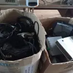 LOTE 379 - 01 LOTE COM CABOS E PERIFÉRICOS DIVERSOS. (NO ESTADO) ATENÇÃO! FAZER A VISITAÇÃO ANTES DE ARREMATAR, NÃO SABEMOS SE FUNCIONA. LEILÃO NÃO TEM GARANTIA E NEM DEVOLUÇÃO, SUJEITO A POSSÍVEIS AVARIAS VISÍVEIS/OCULTAS E/OU AUSÊNCIA DE COMPONENTES.