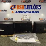 LOTE 036 - 01 APARELHO DVD COM TELA, 02 CAIXAS DE SOM E 01 CONTROLE MARCA SONY. (NO ESTADO) ATENÇÃO! FAZER A VISITAÇÃO ANTES DE ARREMATAR, NÃO SABEMOS SE FUNCIONA. LEILÃO NÃO TEM GARANTIA E NEM DEVOLUÇÃO, SUJEITO A POSSÍVEIS AVARIAS VISÍVEIS/OCULTAS E/OU AUSÊNCIA DE COMPONENTES.