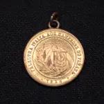 LOTE 008 - LOTE 8 – MEDALHAS PALESTRA ITÁLIA - PALMEIRAS 	MEDALHA	OBSERVAÇÕES 1.		Palestra Itália – Campeões do Paraná. 1924  Gravador: Jose Peon	Acobreada - envelope da Coleção Júlio Estrella Moreira 2.		Palestra Itália – Campeões do Paraná. 1924  Gravador: Jose Peon	Acobreada - envelope da Coleção Júlio Estrella Moreira 3.		Palestra Itália – Campeões do Paraná. 1924  Gravador: Jose Peon	Dourada - envelope da Coleção Júlio Estrella Moreira