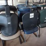 LOTE 314 - 06 CADEIRAS DE ESCRITÓRIO SENDO 02 COM BASE GIRATÓRIA. (NO ESTADO) ATENÇÃO! FAZER A VISITAÇÃO ANTES DE ARREMATAR, NÃO SABEMOS SE FUNCIONA. LEILÃO NÃO TEM GARANTIA E NEM DEVOLUÇÃO, SUJEITO A POSSÍVEIS AVARIAS VISÍVEIS/OCULTAS E/OU AUSÊNCIA DE COMPONENTES.