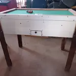 LOTE 343 - 01 MESA DE SINUCA PEQUENA. (NO ESTADO) ATENÇÃO! FAZER A VISITAÇÃO ANTES DE ARREMATAR, NÃO SABEMOS SE FUNCIONA. LEILÃO NÃO TEM GARANTIA E NEM DEVOLUÇÃO, SUJEITO A POSSÍVEIS AVARIAS VISÍVEIS/OCULTAS E/OU AUSÊNCIA DE COMPONENTES.