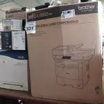 LOTE 331 - 01 CAIXA COM GRANDE QUANTIDADE DE APARELHOS DE TELEFONE E 01 IMPRESSORA MARCA XEROX PHASER 6500. (NO ESTADO) ATENÇÃO! FAZER A VISITAÇÃO ANTES DE ARREMATAR, NÃO SABEMOS SE FUNCIONA. LEILÃO NÃO TEM GARANTIA E NEM DEVOLUÇÃO, SUJEITO A POSSÍVEIS AVARIAS VISÍVEIS/OCULTAS E/OU AUSÊNCIA DE COMPONENTES.