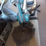LOTE 248 - 01 ANTIGA MAQUINA GRÁFICA “MÁQUINA PARA CANTEAR”. (NO ESTADO) ATENÇÃO! FAZER A VISITAÇÃO ANTES DE ARREMATAR, NÃO SABEMOS SE FUNCIONA. LEILÃO NÃO TEM GARANTIA E NEM DEVOLUÇÃO, SUJEITO A POSSÍVEIS AVARIAS VISÍVEIS/OCULTAS E/OU AUSÊNCIA DE COMPONENTES.