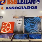 LOTE 025 - 05 CARRETEIS COM FITAS PARA GRAVADOR DE ROLO. (NO ESTADO) ATENÇÃO! FAZER A VISITAÇÃO ANTES DE ARREMATAR, NÃO SABEMOS SE FUNCIONA. LEILÃO NÃO TEM GARANTIA E NEM DEVOLUÇÃO, SUJEITO A POSSÍVEIS AVARIAS VISÍVEIS/OCULTAS E/OU AUSÊNCIA DE COMPONENTES.