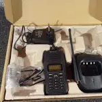 LOTE 224 - 01 RÁDIO COMUNICADOR. (NO ESTADO) ATENÇÃO! FAZER A VISITAÇÃO ANTES DE ARREMATAR, NÃO SABEMOS SE FUNCIONA. LEILÃO NÃO TEM GARANTIA E NEM DEVOLUÇÃO, SUJEITO A POSSÍVEIS AVARIAS VISÍVEIS/OCULTAS E/OU AUSÊNCIA DE COMPONENTES.