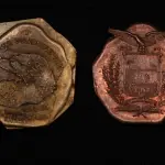 LOTE 015 - LOTE 15 – MEDALHAS CIVICAS MILITARES 	MEDALHA	OBSERVAÇÕES 1.		União Cívica Paranaense – 1916.Gravadores: Jose Peon e Fernandez	Acobreada 2.		União Cívica Paranaense – 1916.Gravadores: Jose Peon e Fernandez	Dourada – prova de cunho 3.		Revolução de 05 de outubro de 1930. Gravador: José Peon.	Prateada - envelope da Coleção Júlio Estrella Moreira 4.		Corrida do Facho Militar – 5 ª Região Militar. 1948.Gravador: José Peon	Acobreada 5.		Corrida do Facho Militar – 5 ª Região Militar. 1948.Gravador: José Peon	Acobreada 6.		Libertadores da Nação. Revolução de 1930. Gravador: Eduardo Mueller	Reveso Liso 7.		Cinquentenário da República – Tiro de Guerra Rio Branco. 1939. Gravador: Frederico Tod.	Prateada 8.		Corrida do Facho Militar – 5 ª Região Militar. 1943.Gravador: José Peon	Acobreada 9.		Corrida do Facho Militar – 5 ª Região Militar. 1960.	Acobreada 10.		1° Centenário da Policia Militar do Paraná. 1954.Gravadores Peon e Tortatto	Oxidada
